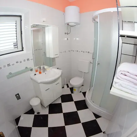 Mate Slavic Apartment Sucuraj
