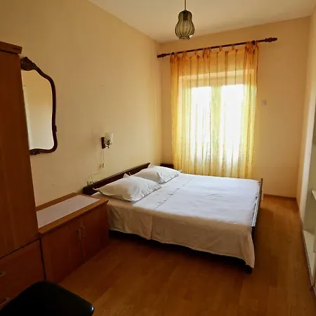 Mate Slavic Apartment Sucuraj